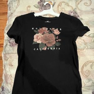 Hollister t shirt size size small